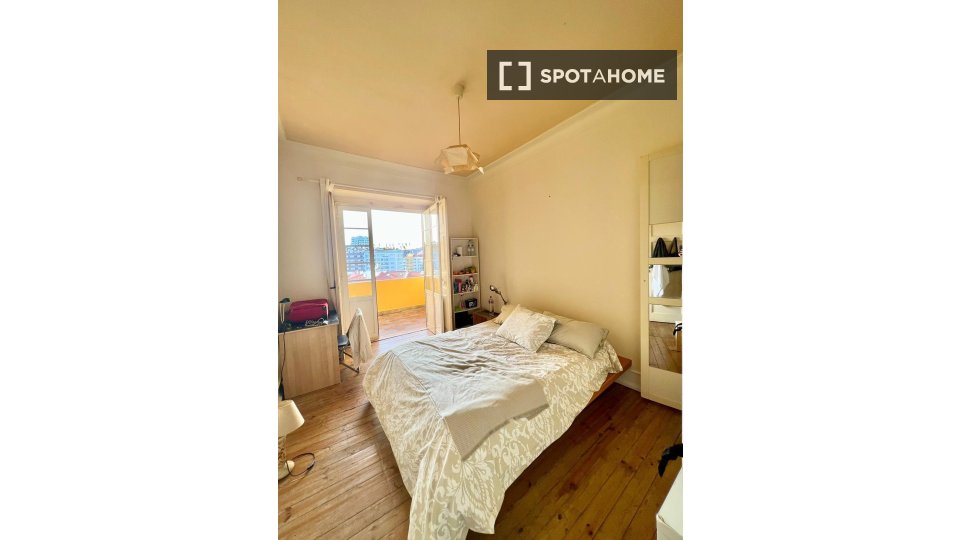 Double room Lisbon, 4 beds — photo 11