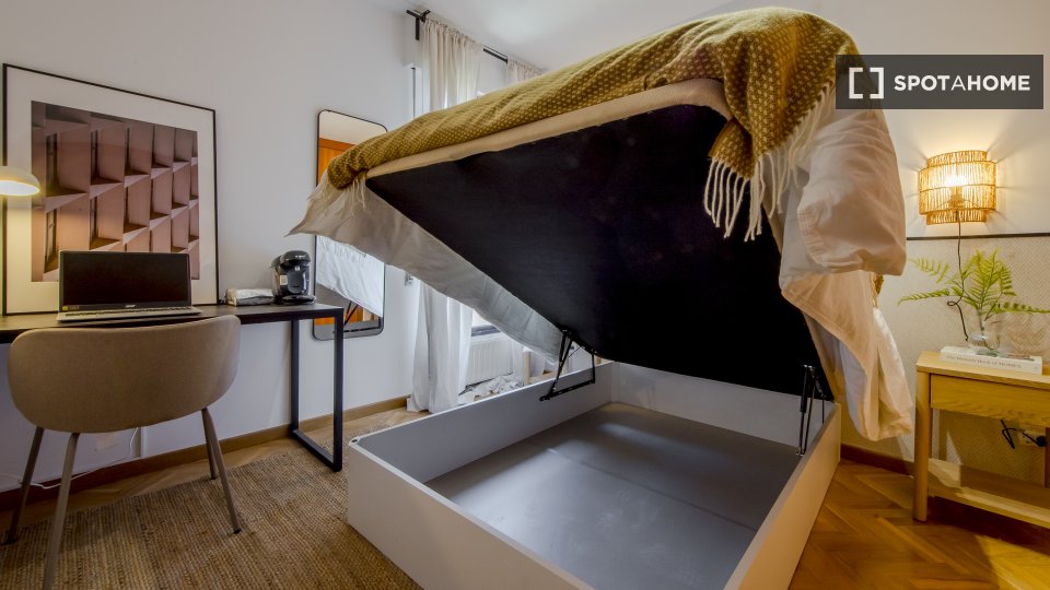 Double room Madrid, 6 beds, 150m² — photo 3