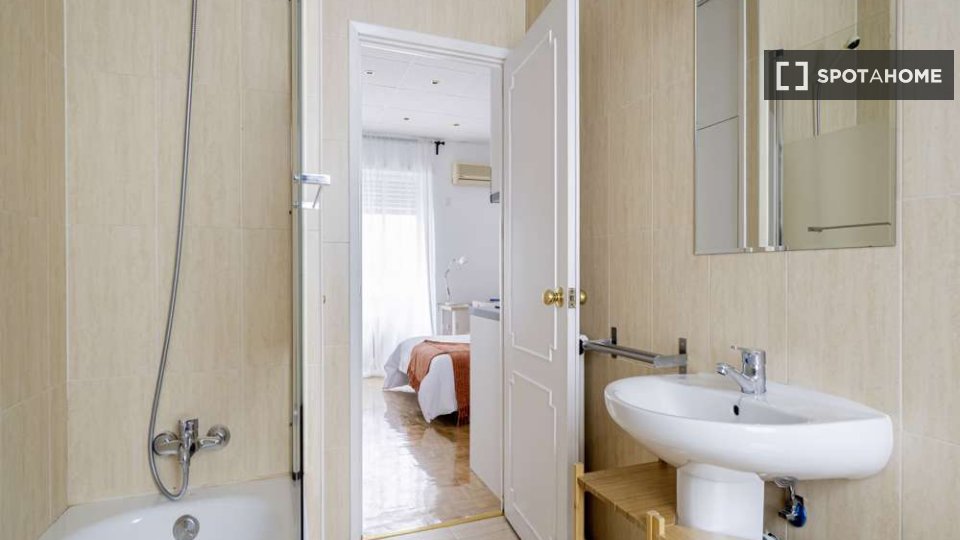 Double room Madrid, 8 beds — photo 10