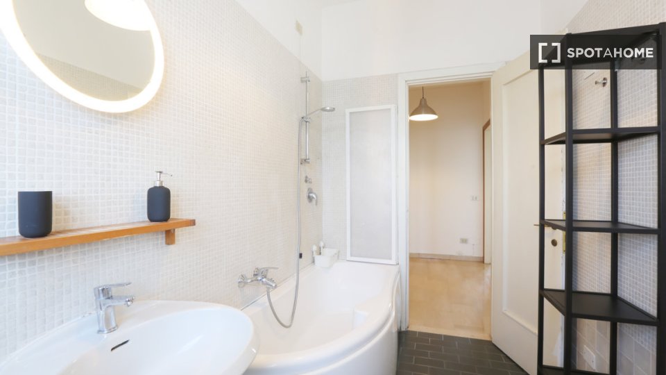 Double room Milan, 3 beds, 101m² — photo 15
