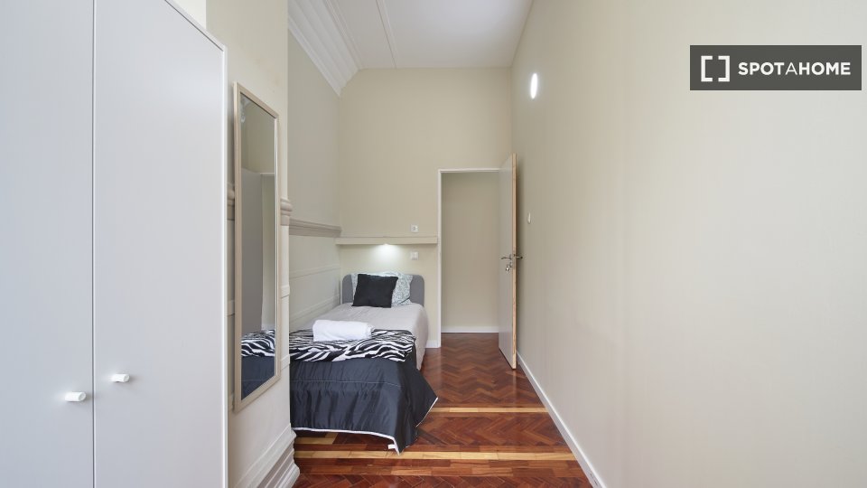 Double room Lisbon, 9 beds — photo 31