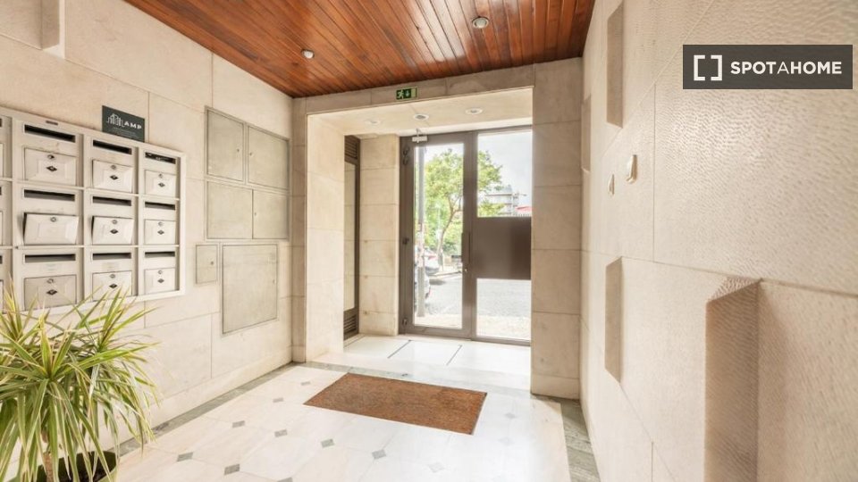 Apartment Lisbon, 2 beds, 90m² — photo 11