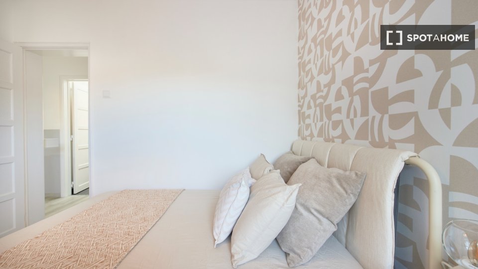 Double room Lisbon, 4 beds — photo 42