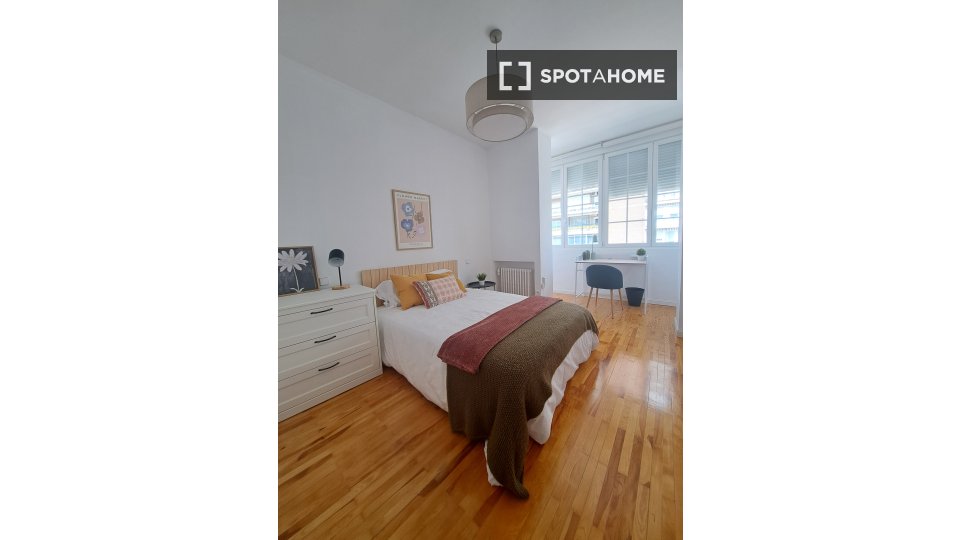 Double room Madrid, 14 beds, 200m² — photo 1