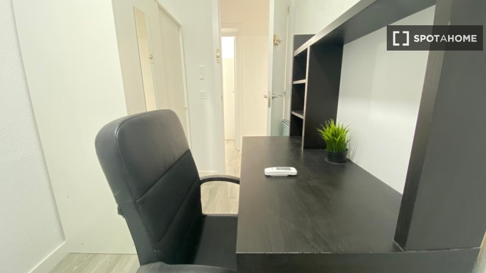 Double room Madrid, 4 beds — photo 10