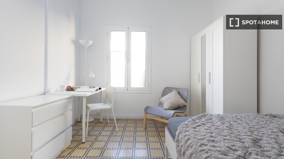 Double room Barcelona, 4 beds, 75m² — photo 10