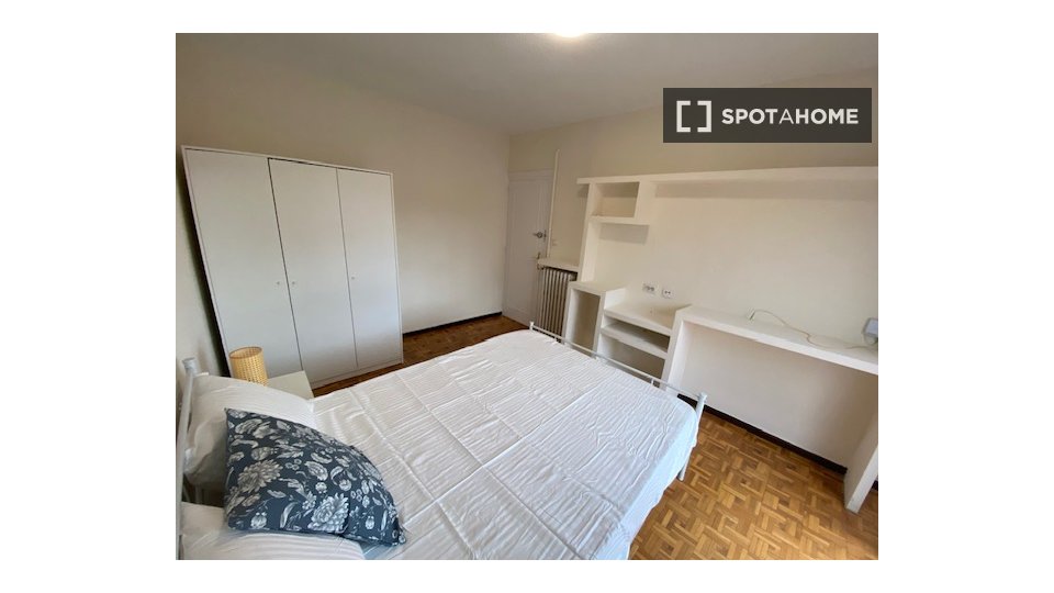 Double room Madrid, 3 beds — photo 18
