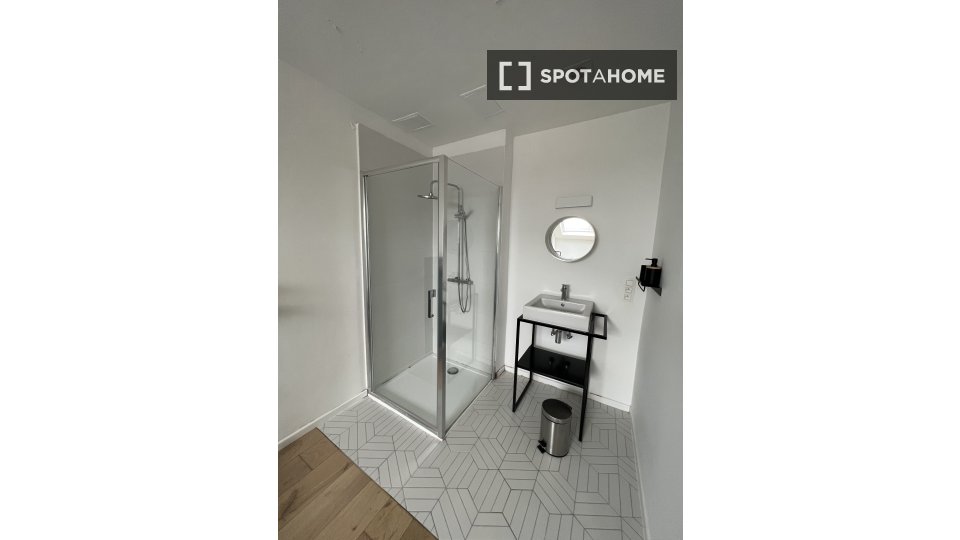 Double room Brussels, 11 beds, 16m² — photo 11