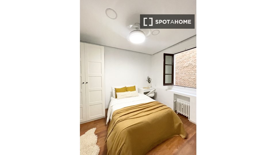 Double room Madrid, 6 beds — photo 11
