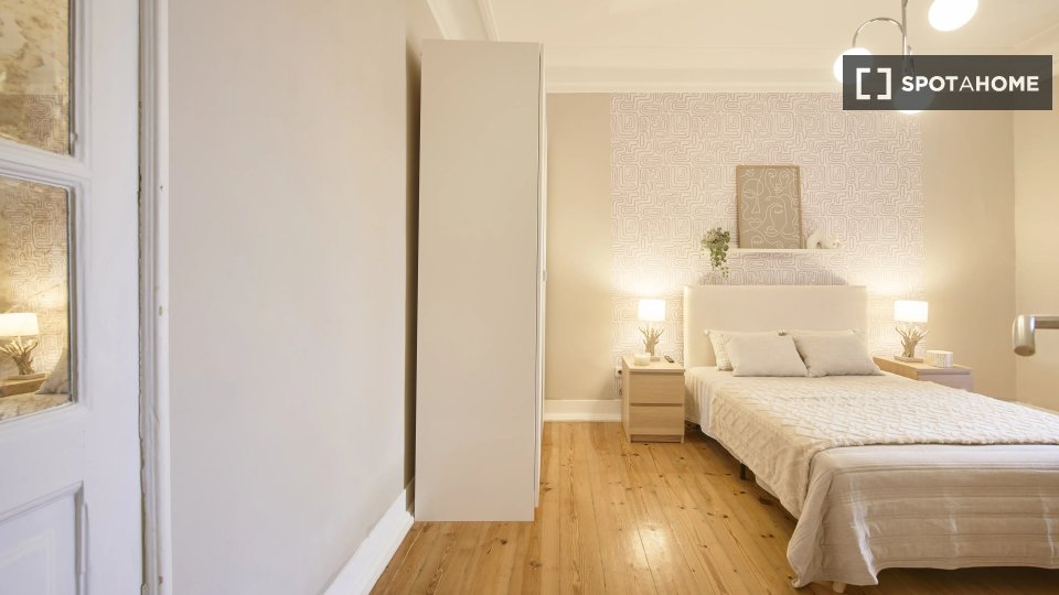 Double room Lisbon, 5 beds — photo 1