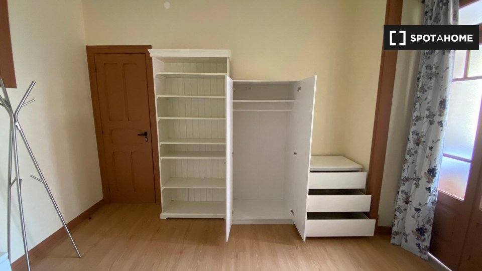 Double room Lisbon, 4 beds — photo 12