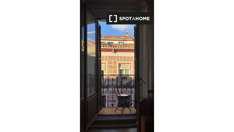 Shared apartment with 3 bedrooms for rent in Madrid - in Madrid