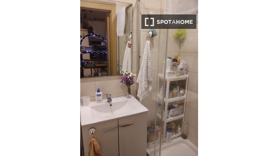 Double room Barcelona, 3 beds, 80m² — photo 11