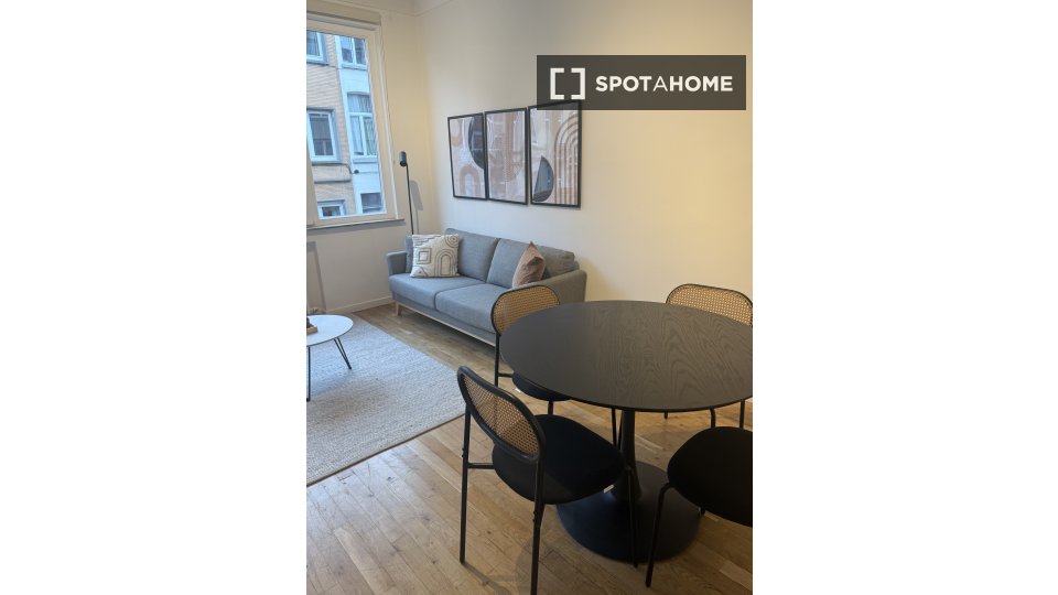 Apartment Brussels, 1 bed, 40m² — photo 1