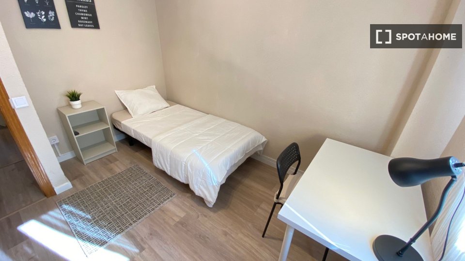 Double room Madrid, 4 beds — photo 14