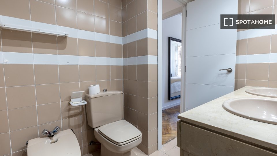 Double room Madrid, 6 beds — photo 70