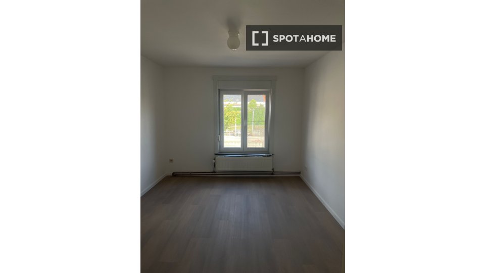 Double room Brussels, 4 beds, 15m² — photo 7