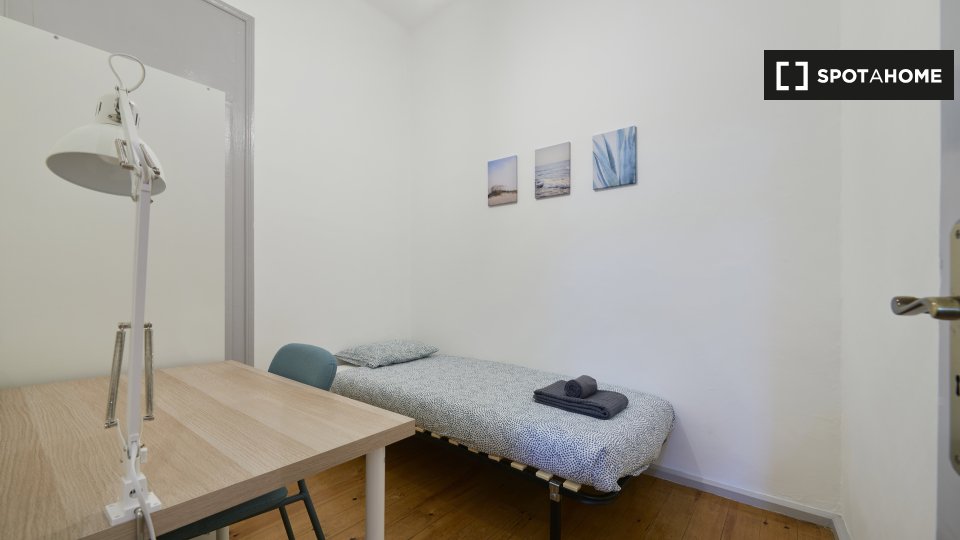 Double room Lisbon, 4 beds — photo 5