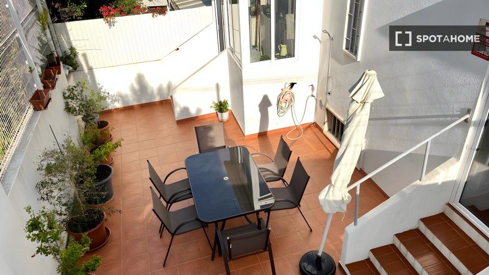 Apartment Lisbon, 2 beds, 70m² — photo 1