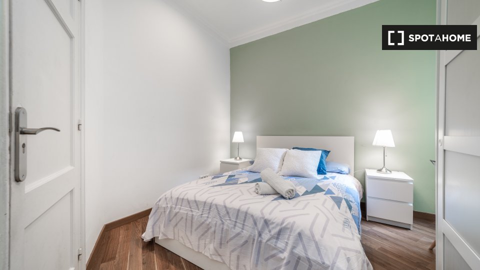 Double room Barcelona, 13 beds, 280m² — photo 1