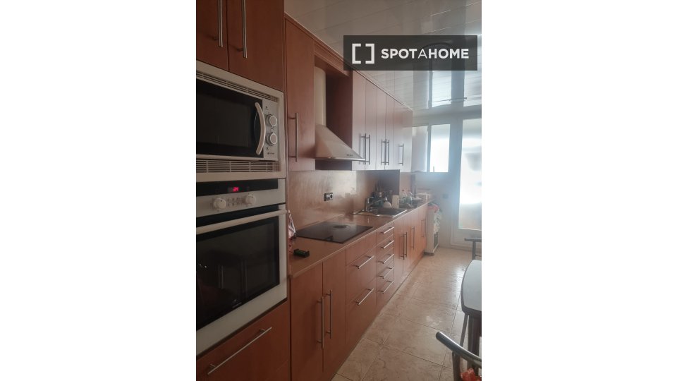 Double room Barcelona, 3 beds, 90m² — photo 4