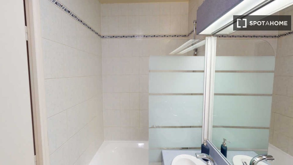 Double room Paris, 4 beds, 90m² — photo 4