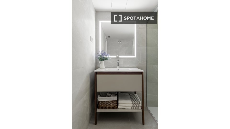 Apartment Madrid, 4 beds, 115m² — photo 17