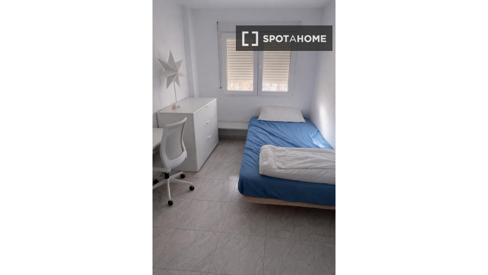 Double room Valencia, 3 beds, 85m² — photo 37