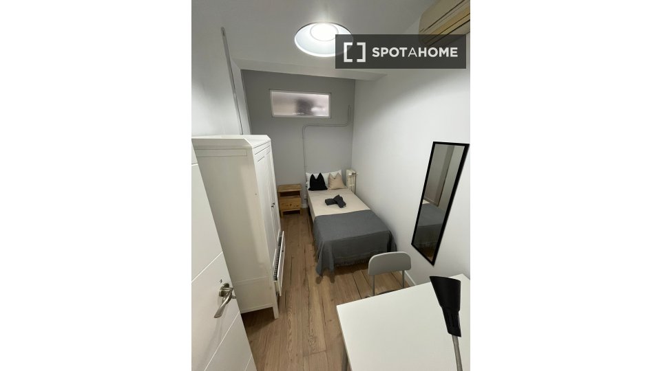 Double room Madrid, 6 beds — photo 9