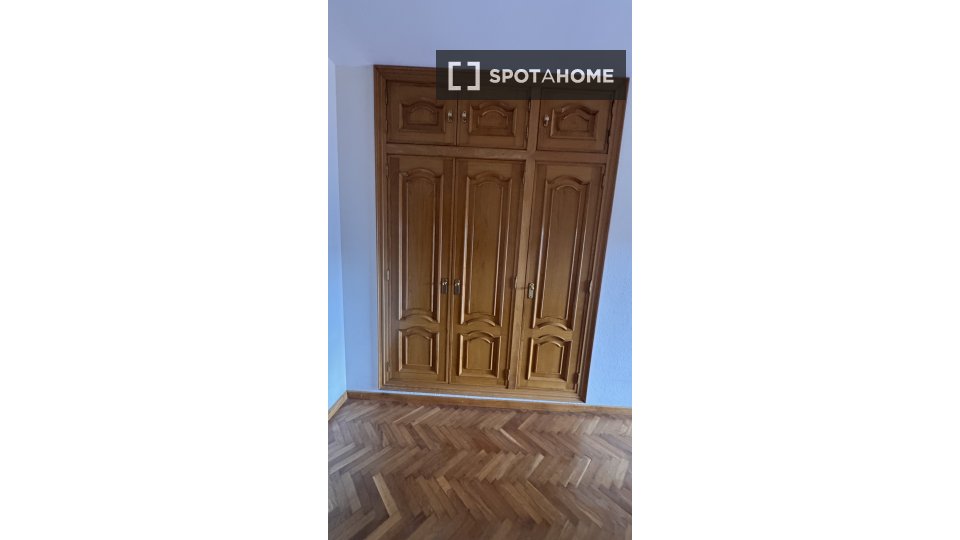 Double room Valencia, 5 beds, 240m² — photo 15