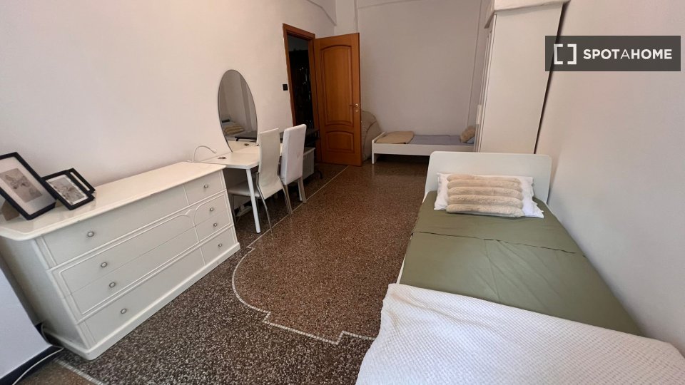 Double room Genoa, 3 beds — photo 52