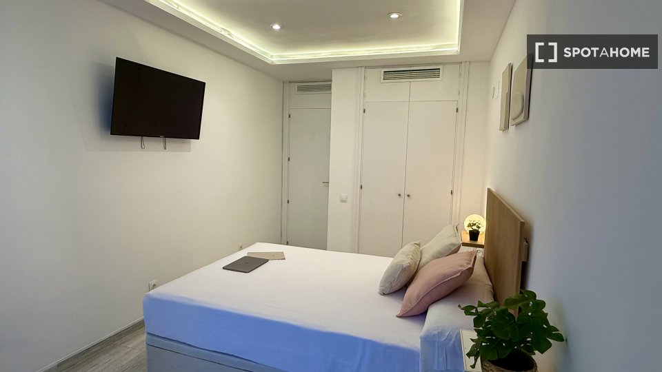Double room Madrid, 4 beds, 140m² — photo 4