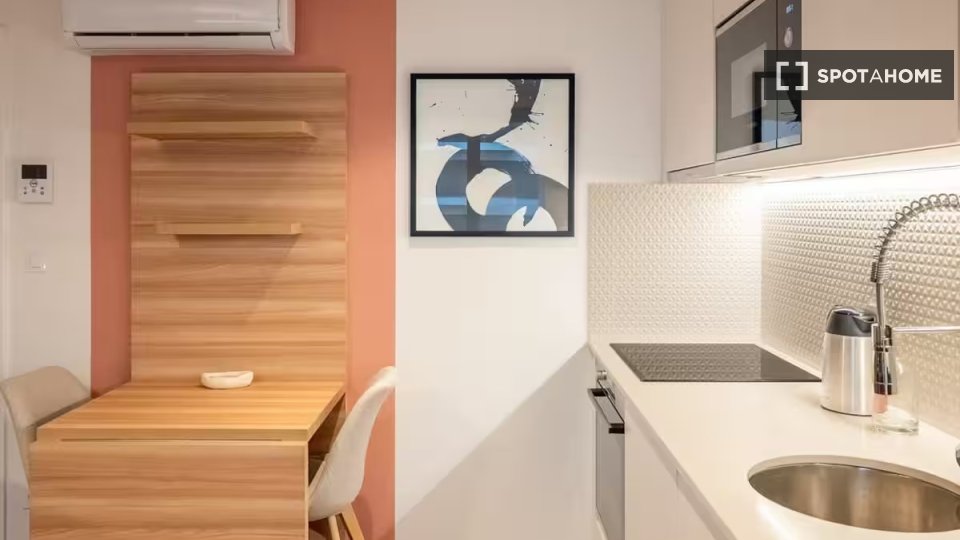 Apartment Lisbon, 1 bed — photo 17