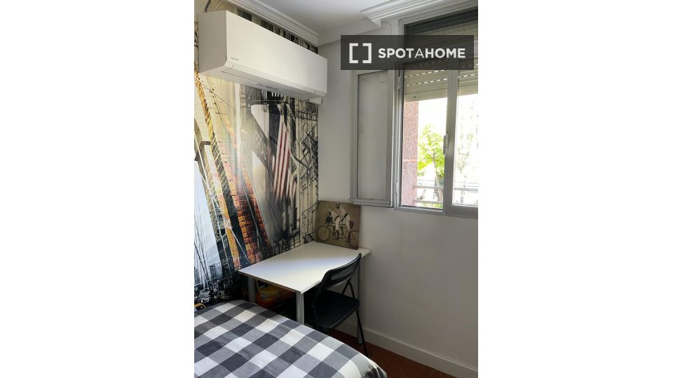 Double room Madrid, 3 beds — photo 4