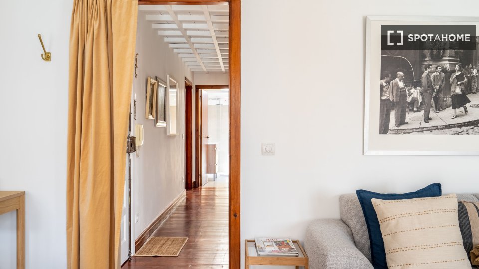 Apartment Lisbon, 2 beds, 65m² — photo 12