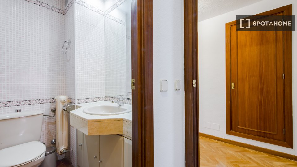 Double room Madrid, 7 beds — photo 7