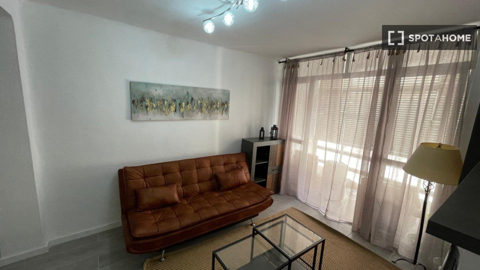 Apartment Malaga, 4 beds, 70m² — photo 2