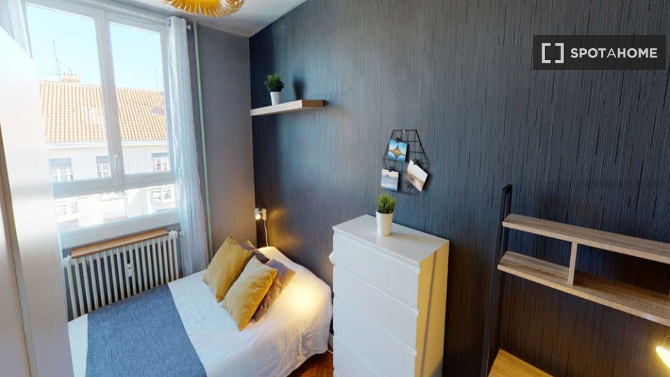 Double room Lyon, 3 beds, 60m² — photo 2