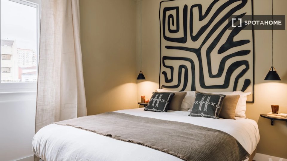 Apartment Lisbon, 2 beds, 66m² — photo 18