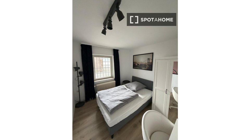 Double room Dusseldorf, 4 beds, 100m² — photo 48