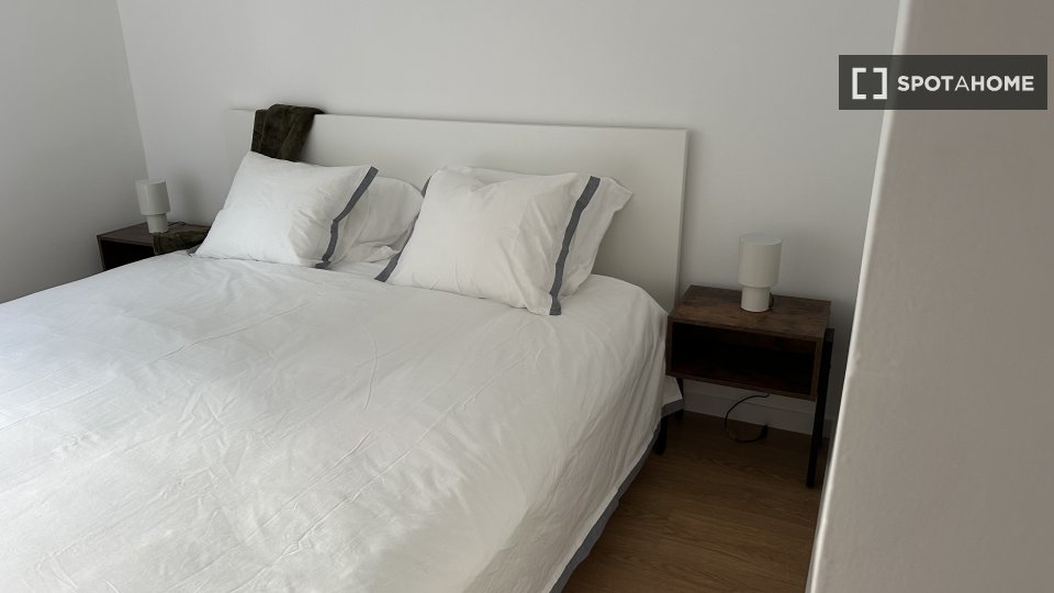 Apartment Lisbon, 2 beds, 80m² — photo 3