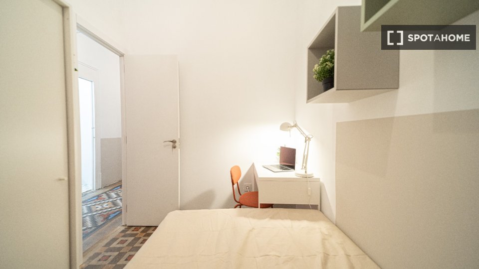 Double room Barcelona, 10 beds, 180m² — photo 13