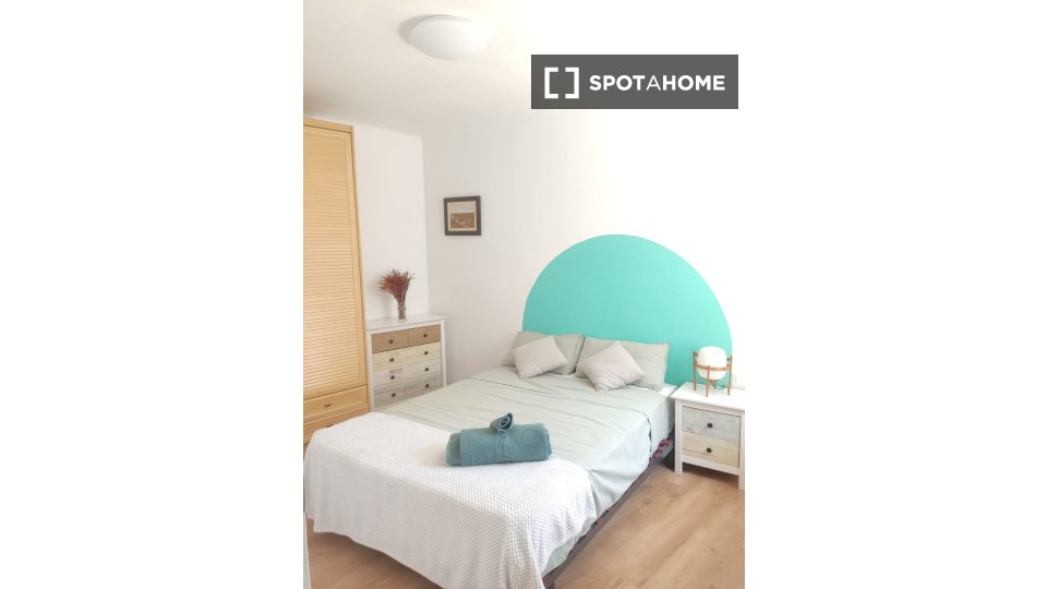 Double room Barcelona, 3 beds — photo 18