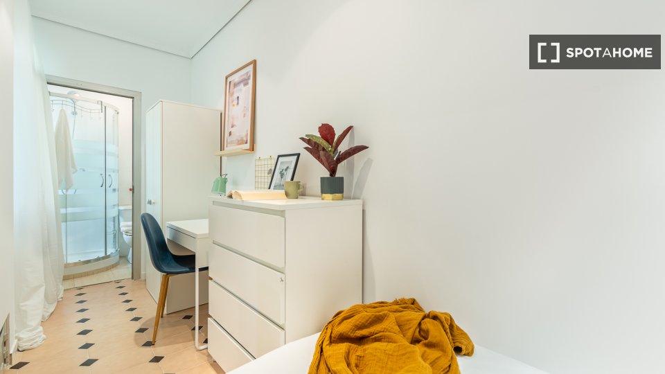Double room Madrid, 6 beds — photo 4