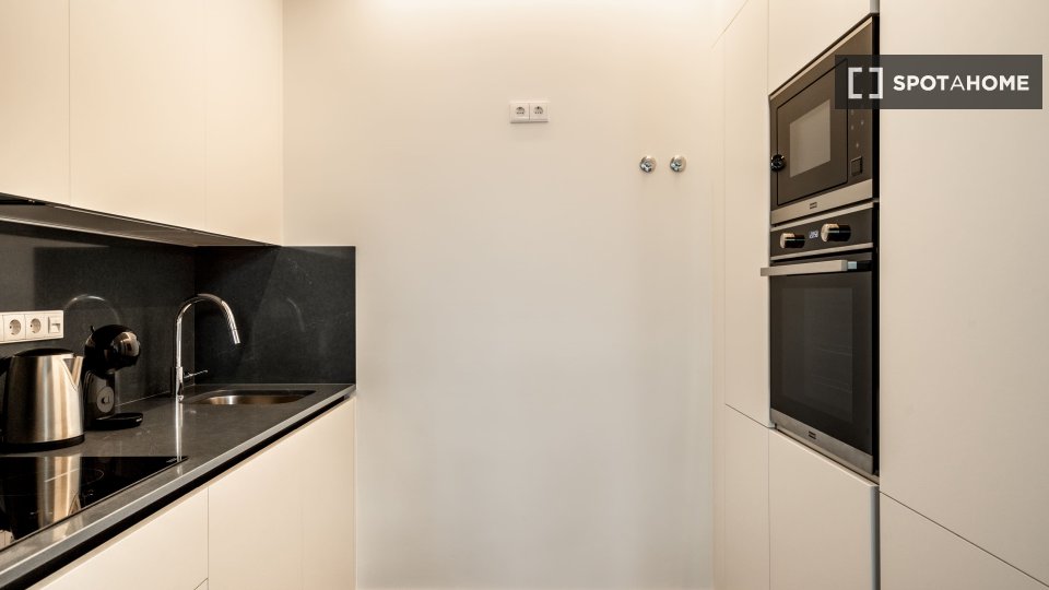 Apartment Lisbon, 2 beds, 82m² — photo 4