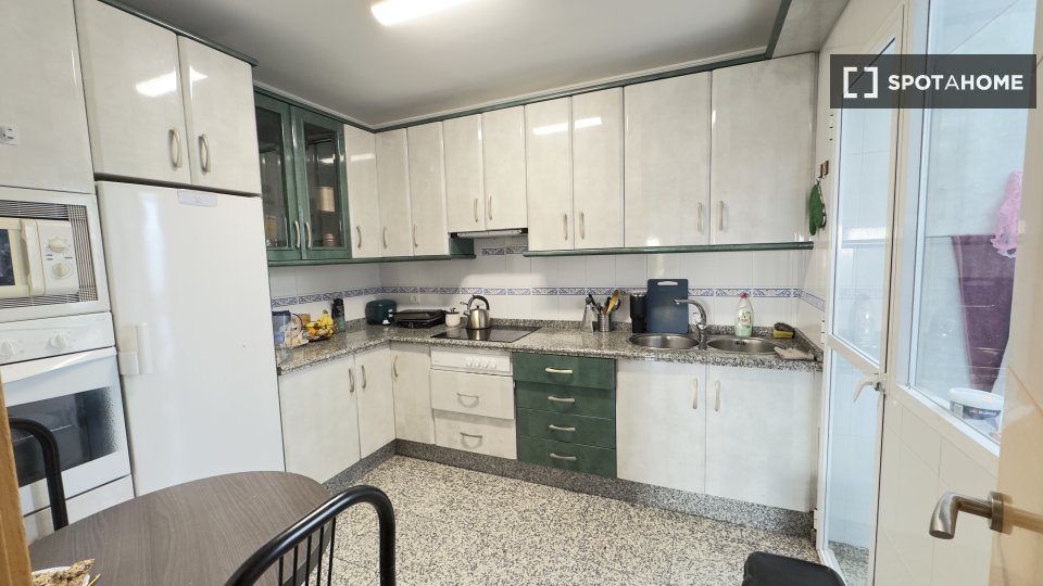 Double room Malaga, 3 beds — photo 4