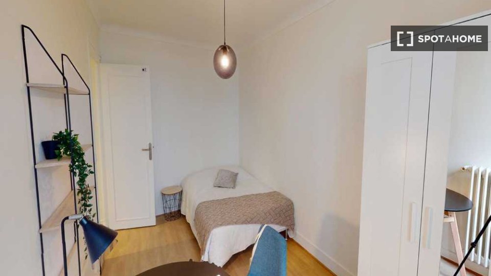 Camera in un appartamento condiviso con 5 camere da letto nel quartiere Péreire-Malesherbes di Parigi. - a Parigi