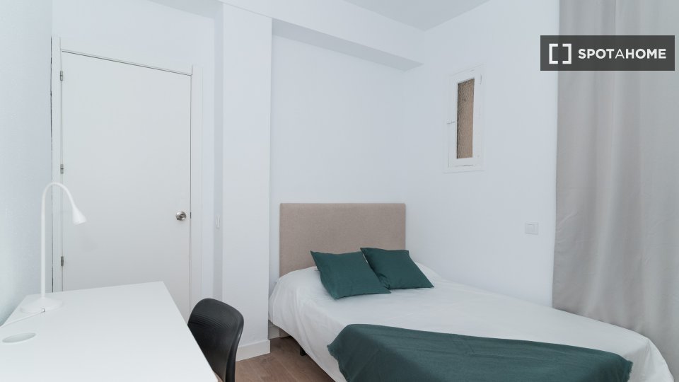 Double room Madrid, 10 beds, 380m² — photo 2
