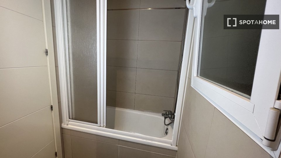Double room Madrid, 4 beds, 120m² — photo 5