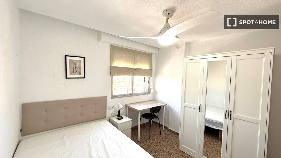 Double room Valencia, 7 beds, 200m² — photo 15